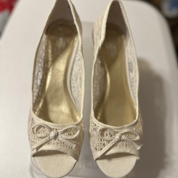 Seychelles Lemon Drop Off White Wedges - Picture 1 of 9